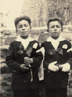 Avec-son-frre-jumeau